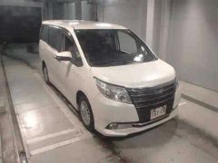 Toyota Noah, 2014