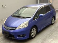 Honda Fit Shuttle Hybrid, 2013