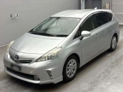Toyota Prius Alpha, 2012