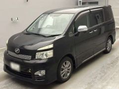 Toyota Voxy, 2012