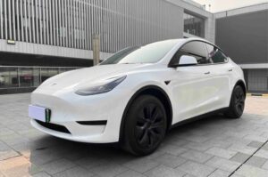 Tesla Model Y, 2024